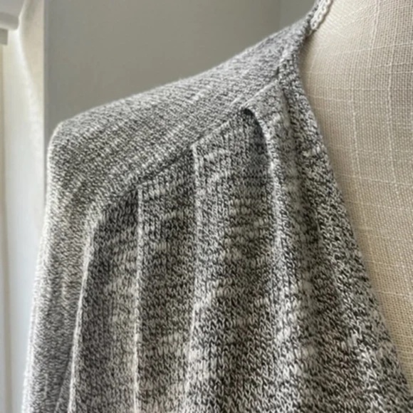 Willow & Clay | Made In USA Light Grey & White Cardigan, Size XS/S - Picture 2 of 9